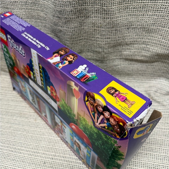 2 LEGO Friends Sets Stephanie’s Sailing Adventure 41716 Heartlake Theater 41448 - Picture 11 of 15